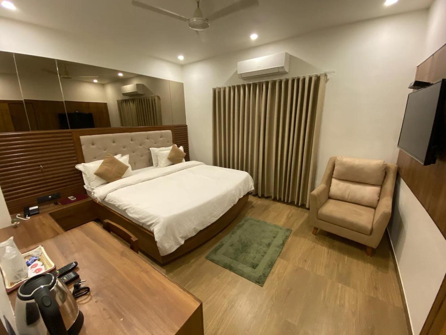 ראג'קוט Hotel Evershine מראה חיצוני תמונה