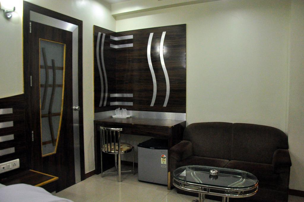 ראג'קוט Hotel Evershine חדר תמונה